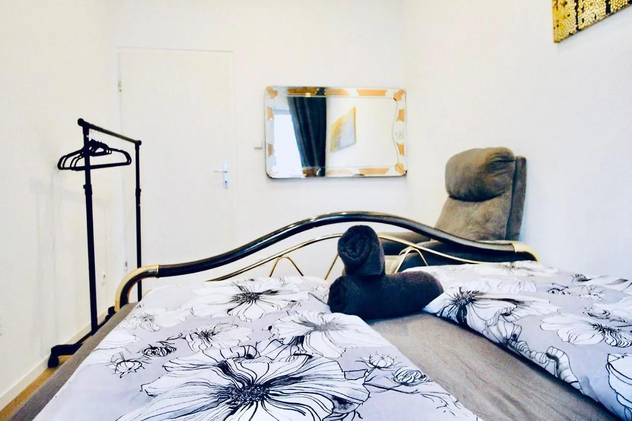 Spacious 2Br 1Lr Apt 10 Min To St Stephen Vienna Apartment